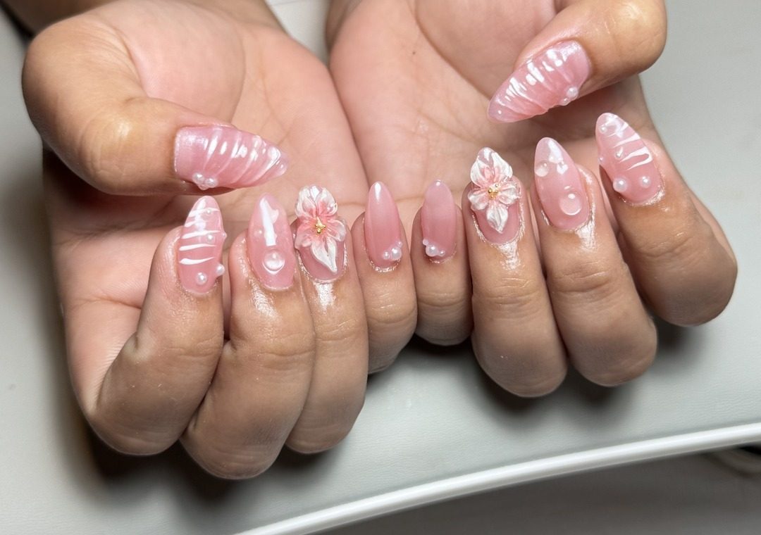 Gel nail artwork from Comfort Nails Studio